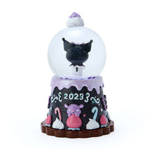 Carica l'immagine nel visualizzatore di Gallery, Japan Sanrio My Melody / Kuromi / Pochacco / Hello Kitty / Cinnamoroll / Pompompurin / Tuxedo Sam / Little Twin Stars Snow Globe (Christmas) 2023