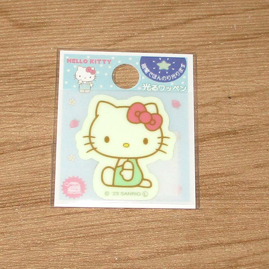 Japan Sanrio Pochacco / Hello Kitty / Kuromi / Hangyodon / My Melody / Pompompurin / Bad Badtz Maru / Tuxedo Sam / Cinnamoroll / Little Twin Stars / Pekkle / Bonbonribbon Iron on Plastic Patch Sticker (Luminous)