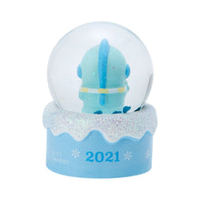 Carica l'immagine nel visualizzatore di Gallery, Japan Sanrio Hello Kitty / My Melody / Pompompurin / Kuromi / Cinnamoroll / Pochacco / Bad Badtz Maru / Keroppi / Tuxedo Sam / Hangyodon / Cogimyun / Wish Me Mell Mini Polyresin Snowball Snow Globe 2021