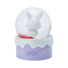 Carica l'immagine nel visualizzatore di Gallery, Japan Sanrio Hello Kitty / My Melody / Pompompurin / Kuromi / Cinnamoroll / Pochacco / Bad Badtz Maru / Keroppi / Tuxedo Sam / Hangyodon / Cogimyun / Wish Me Mell Mini Polyresin Snowball Snow Globe 2021