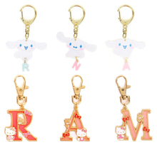 Carregar imagem no visualizador da galeria, Japan Sanrio Hello Kitty / Cinnamoroll Keychain (Alphabet)