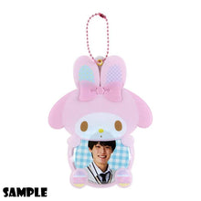 Charger l&#39;image dans la galerie, Japan Sanrio Hello Kitty / My Melody / Kuromi / Pompompurin / Cinnamoroll / My Sweet Piano / Usahana / Marron Cream Badge Holder Keychain Blind Box (Easter Rabbit) 2024
