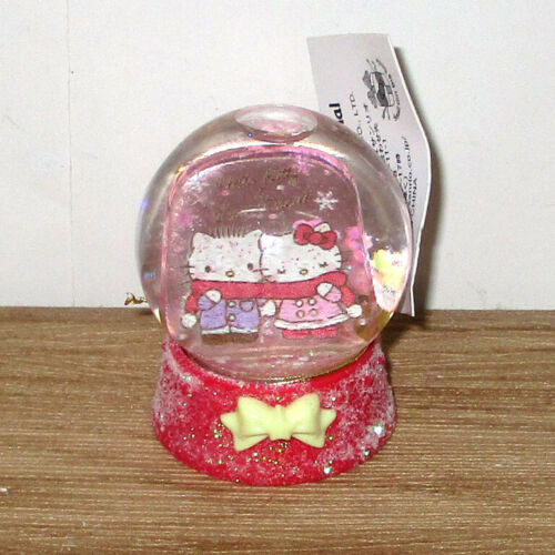 Japan Sanrio Hello Kitty / Bad Badtz Maru / Keroppi / Marumofubiyori / Marron Cream / Tuxedo Sam / Little Twin Stars / Cogimyun / Gudetama / Nya ni nyu nye nyon / Tiny Poem / My Melody / Kuromi / Goropikadon / Seven Silly Dwarfs Mini Snow Globe