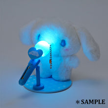 Lade das Bild in den Galerie-Viewer, Japan Sanrio My Melody / Pompompurin / Cinnamoroll / Kuromi / Hangyodon / Pochacco Microphone Style LED Light Keychain Mascot Charm (Pitatto)
