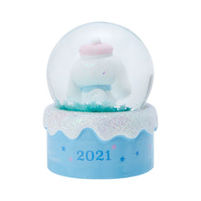 Lade das Bild in den Galerie-Viewer, Japan Sanrio Hello Kitty / My Melody / Pompompurin / Kuromi / Cinnamoroll / Pochacco / Bad Badtz Maru / Keroppi / Tuxedo Sam / Hangyodon / Cogimyun / Wish Me Mell Mini Polyresin Snowball Snow Globe 2021
