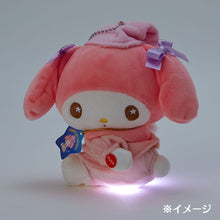 Cargar imagen en el visor de la galería, Japan Sanrio My Melody / Cinnamoroll / Kuromi / Pochacco / Hangyodon LED Light Plush Doll Keychain (Pajama)
