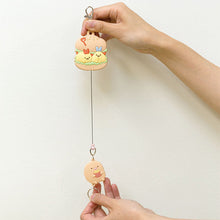 Lade das Bild in den Galerie-Viewer, Japan San-X Sumikko Gurashi Reel Mascot Keychain
