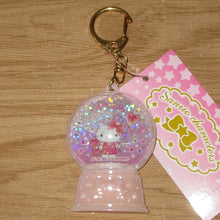 Afbeelding in Gallery-weergave laden, Japan Sanrio Hello Kitty / My Melody / Little Twin Stars / Cinnamoroll / Pompompurin / Pochacco / Kuromi Keychain (Snow Globe Style)
